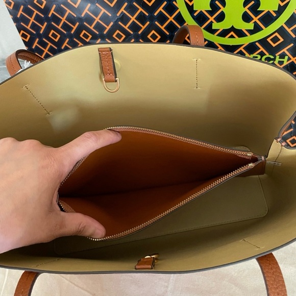 New✨ medium blake center zip tote - Picture 9 of 13